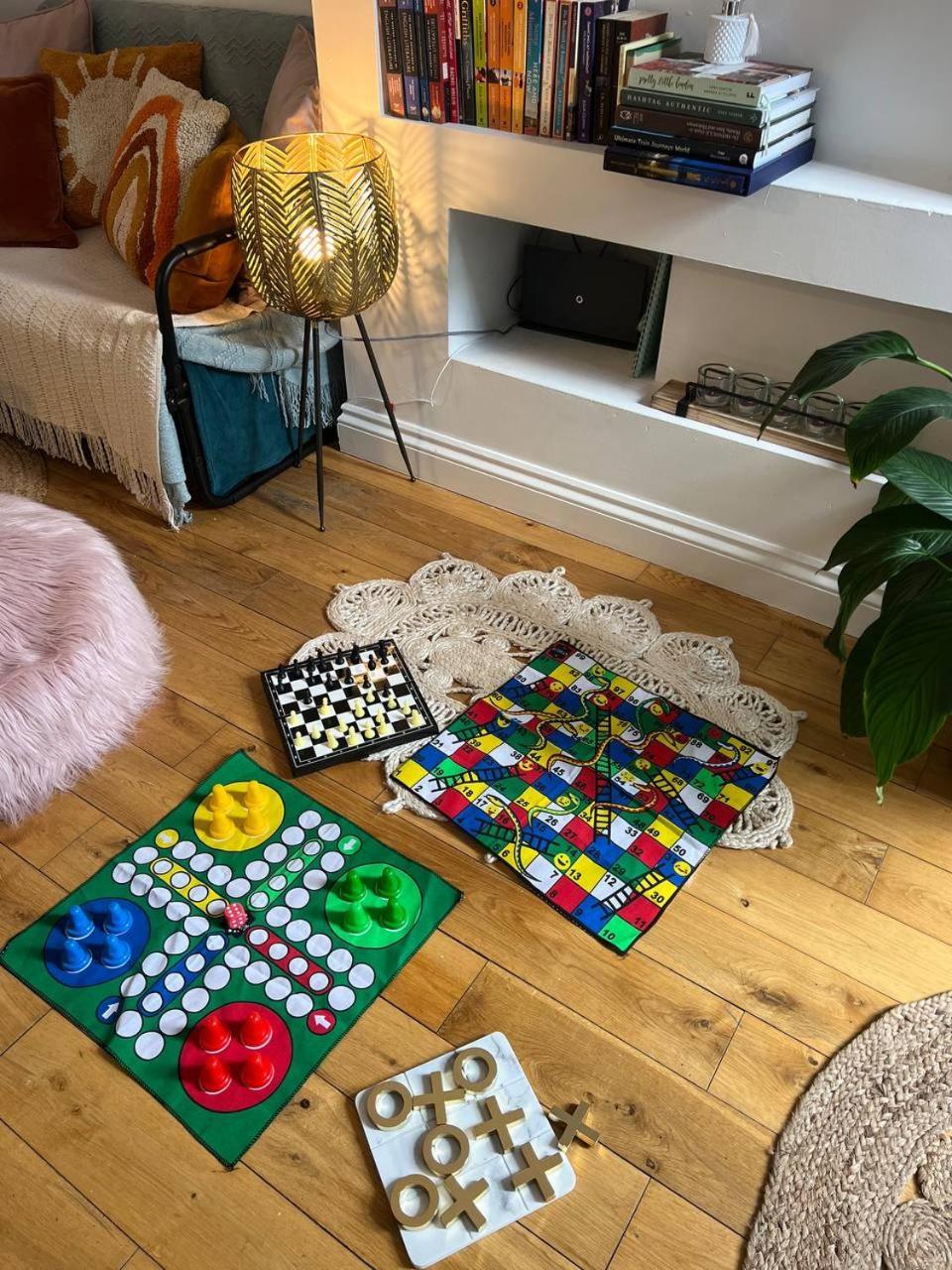Zozy Happy Land Hotell London Eksteriør bilde